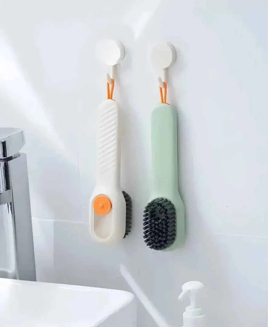 Tvättborste med vätskebehållare